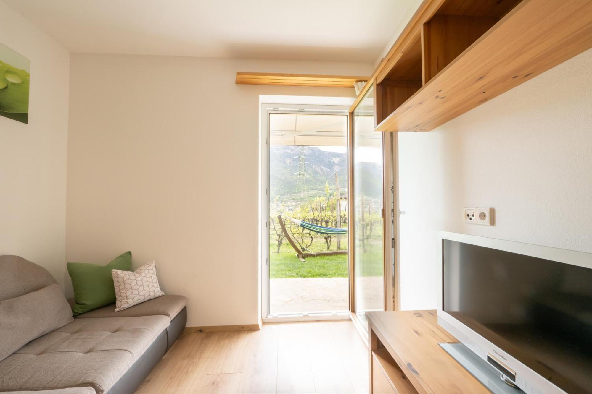 Marolhof Apartment Cornaiano Ngoại thất bức ảnh